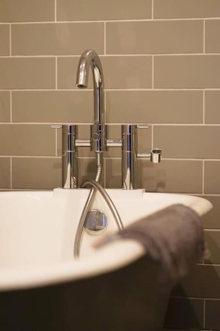 Paskins, Cowes - Sleeps 4 - 2 Bed - 2 Bath - Central Location מראה חיצוני תמונה
