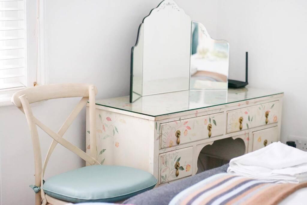 Paskins, Cowes - Sleeps 4 - 2 Bed - 2 Bath - Central Location מראה חיצוני תמונה